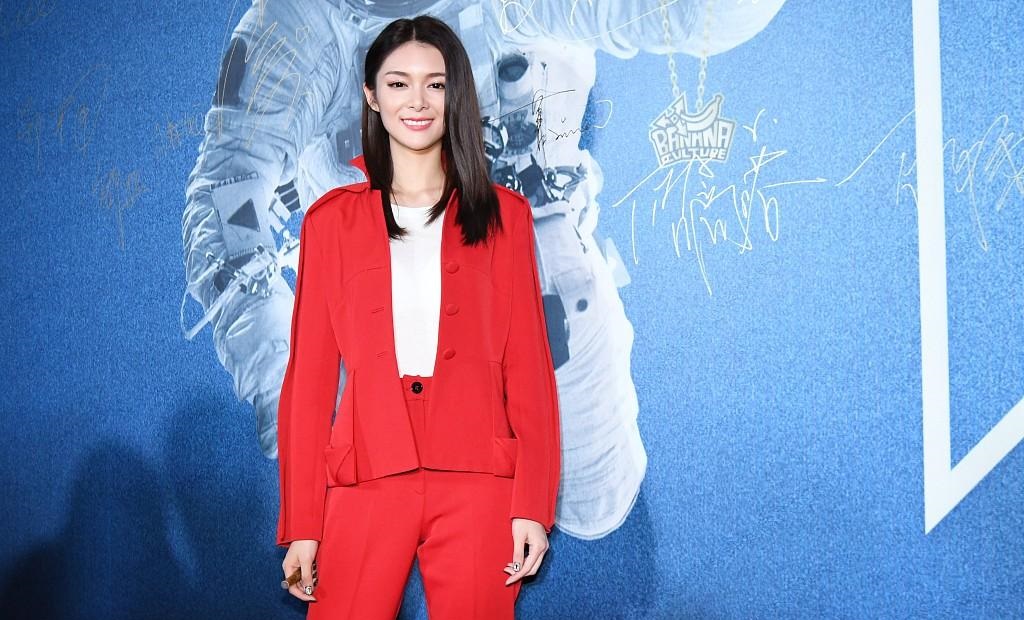 王思聪助阵新人盛典,出席评为表情凝重