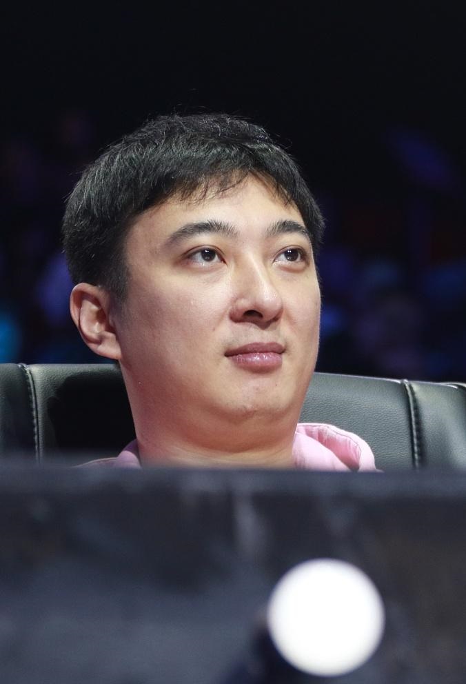 王思聪助阵新人盛典,出席评为表情凝重