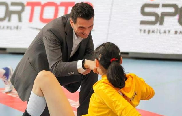 外媒曝朱婷年薪150万欧,朱婷依旧为人低调