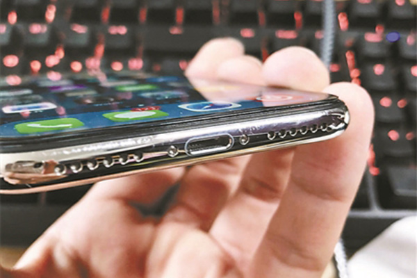 iphonex掉漆,发售以来这不是第一次出现问题