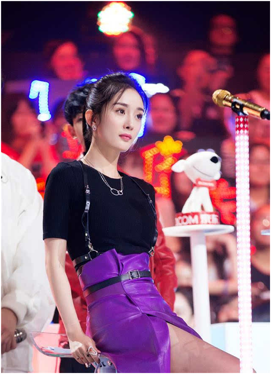 杨幂大秀筷子腿,明日之子的活动现场,每一次堪