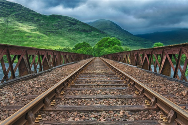 官方回应列车开错路,属正常转向