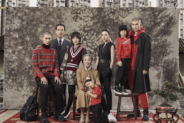 博柏利广告画风诡异,网友认为其气氛诡异