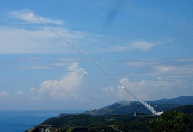 汉光军演又出丑,疑似导弹坠落