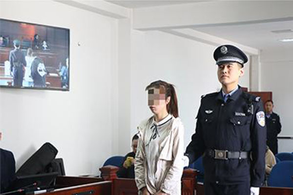 女子产女婴顺窗扔掉,被当地法院当庭审判