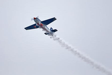 郑州特技飞机坠毁,做下滑倒转动作时坠地