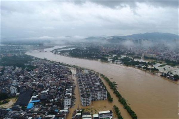 广东阳春发生水灾,系受强台风山竹影响