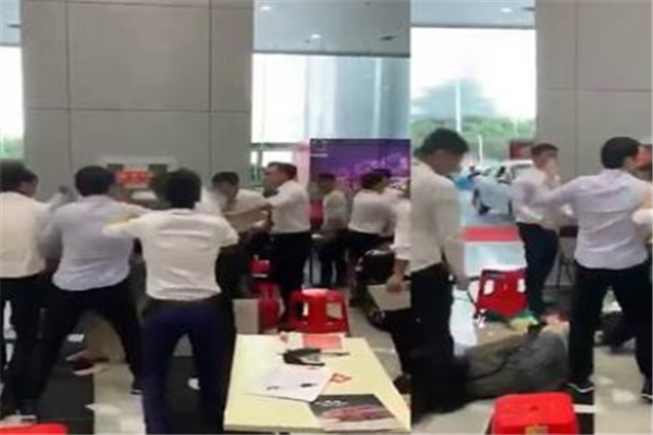 拍视频麻将牌买车,却遭销售人员围殴