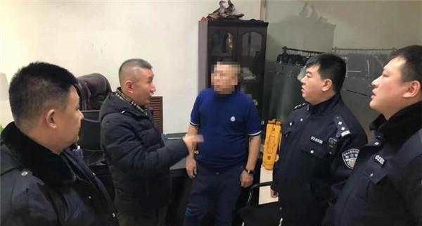二人转演员台上玩命
