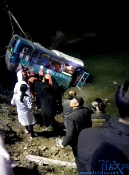 陕西公交车坠江,行驶过程中突然失控