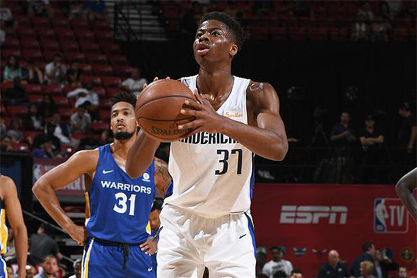 字母弟晃倒拼音哥,网友评论亮了