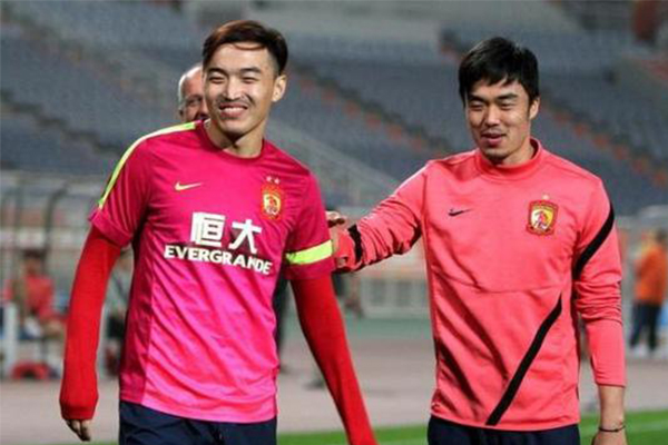 国足身材被讽白斩鸡,面对质疑球员赵旭日反驳