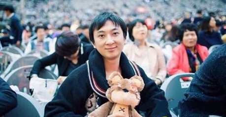 王思聪好友秦奋在曝料 李小璐私生活混乱 皮几