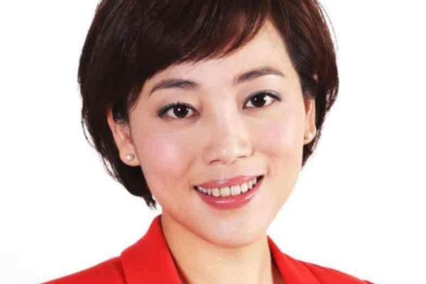 央视主持人劳春燕个人资料简介,劳春燕图片