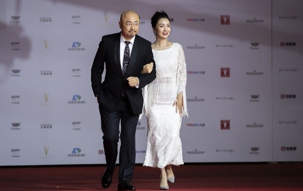 徐峥陶虹久违合体,上演红毯黑白配组合