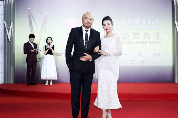 徐峥陶虹久违合体,上演红毯黑白配组合