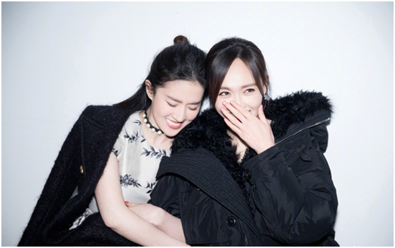 刘亦菲晒唐嫣美照,连菲迷都送出了生日祝福,两