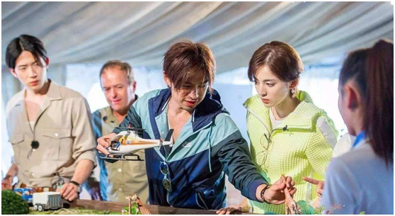 陈柏霖关注娜扎认真吗?玩开心了哪会注意这些