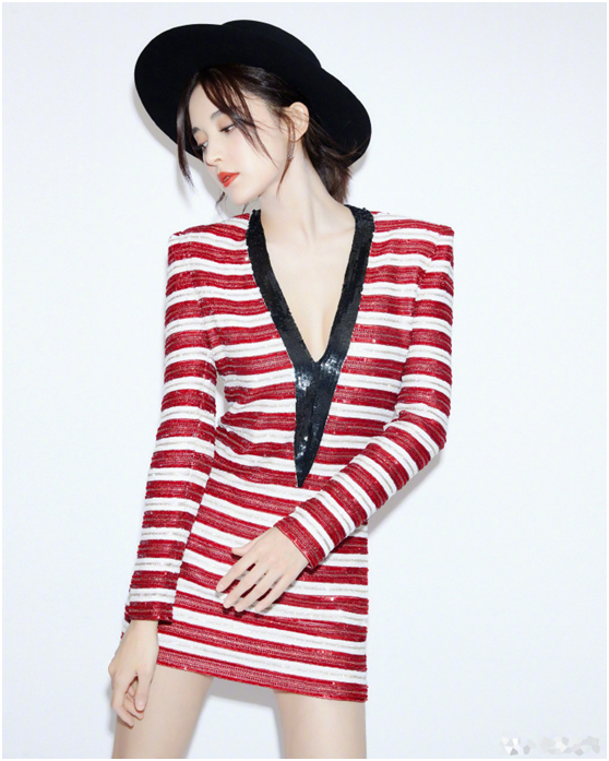 古力娜扎迪丽热巴合照,和年度男神合影秒变小