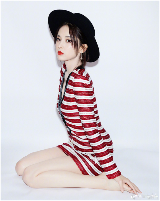 古力娜扎迪丽热巴合照,和年度男神合影秒变小