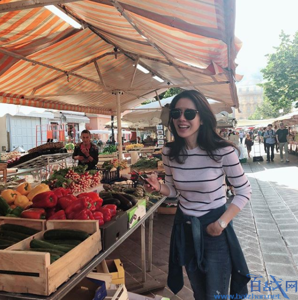 孙艺珍现身生日趴,除了那一身酷酷的穿搭之外